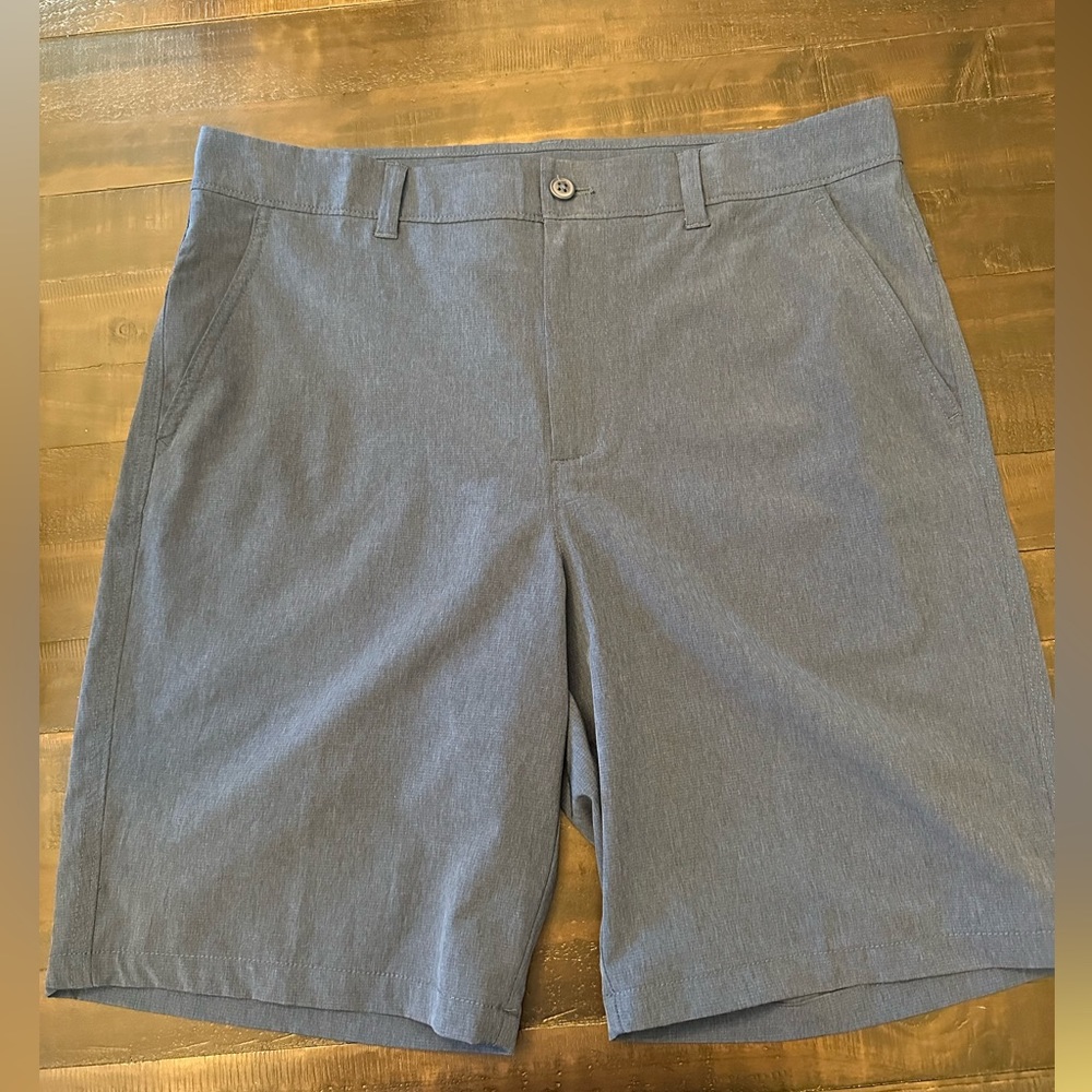Men’s Old Navy Blue Hybrid Shorts. Size 34.
